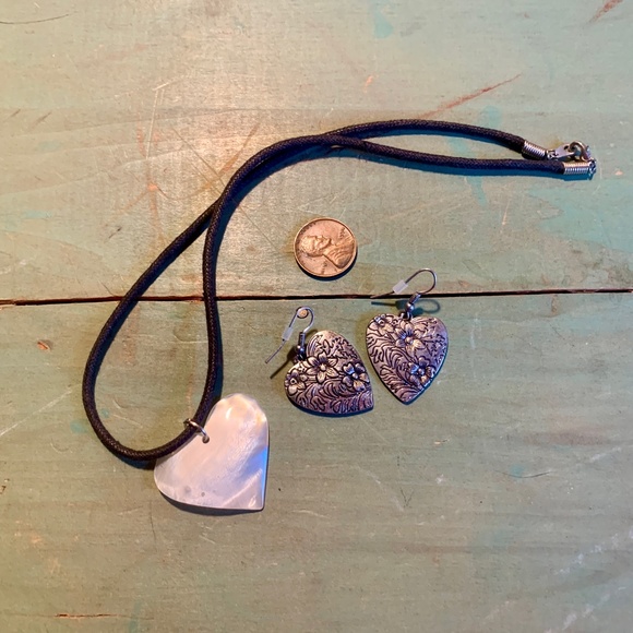 Heart Jewelry - Mother of Pearl Heart & Silver Tone Floral Embossed Heart Dangle - Picture 3 of 8